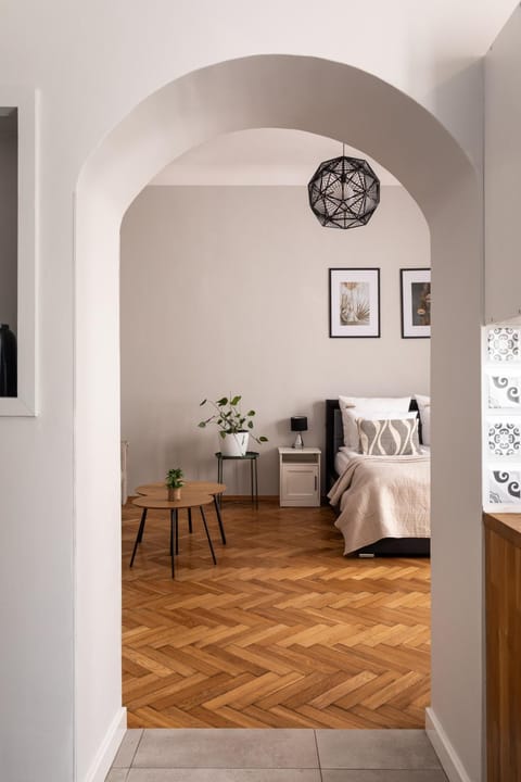 Bed, Living room, Photo of the whole room, Seating area, Bedroom