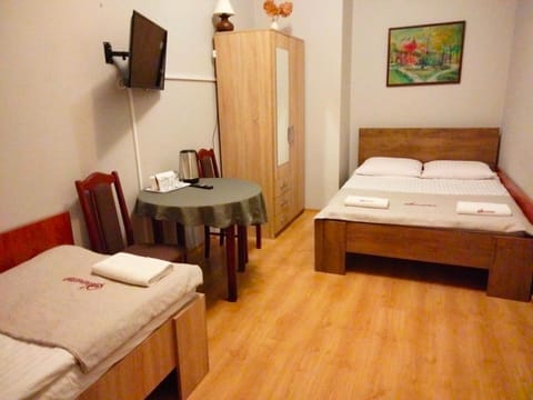 Bed, Coffee/tea facilities, Photo of the whole room, towels