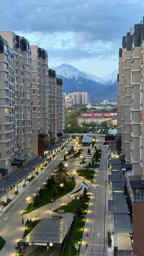 Property building, Day, Neighbourhood, Natural landscape, View (from property/room), Mountain view, Street view, Location