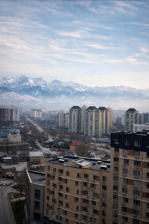 Day, View (from property/room), City view, Mountain view