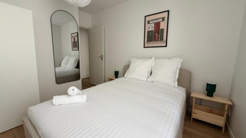 Property building, Bed, Bedroom