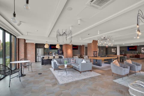 Communal lounge/ TV room, Billiard, TV and multimedia, Lounge or bar, Seating area