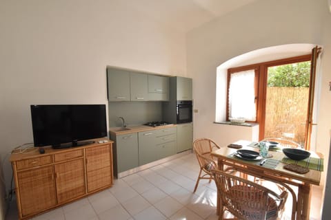 TV and multimedia, Kitchen or kitchenette, Living room, Dining area