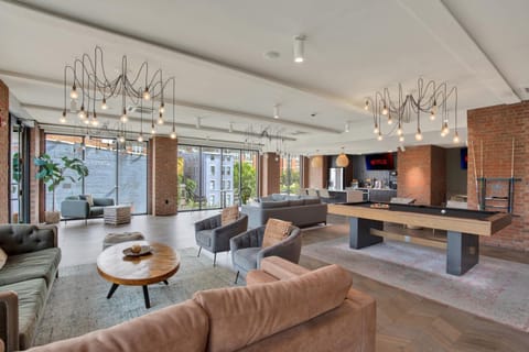 Billiard, Kitchen or kitchenette, Living room, Seating area, City view