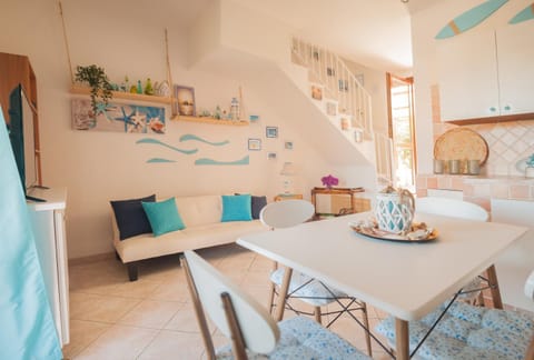 TV and multimedia, Coffee/tea facilities, Kitchen or kitchenette, Living room, Seating area, Dining area
