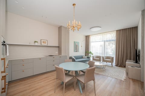Kitchen or kitchenette, Living room, Seating area, Dining area