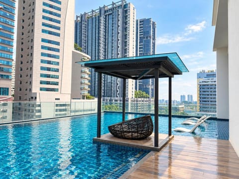 Property building, Day, Pool view, Swimming pool, sunbed