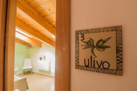 Photo of the whole room, Decorative detail