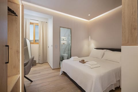 Bed, Bedroom, towels, wardrobe