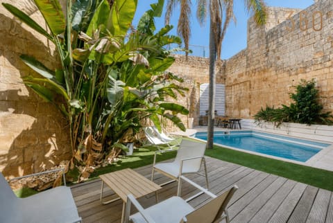 Pool view, Swimming pool, sunbed