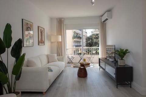 TV and multimedia, Balcony/Terrace, Living room, Dining area, air conditioner