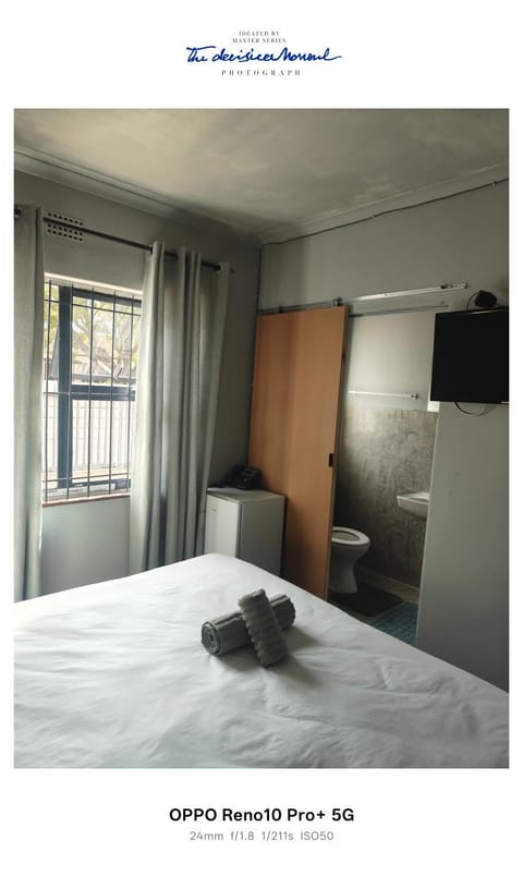 Bed, Photo of the whole room, towels