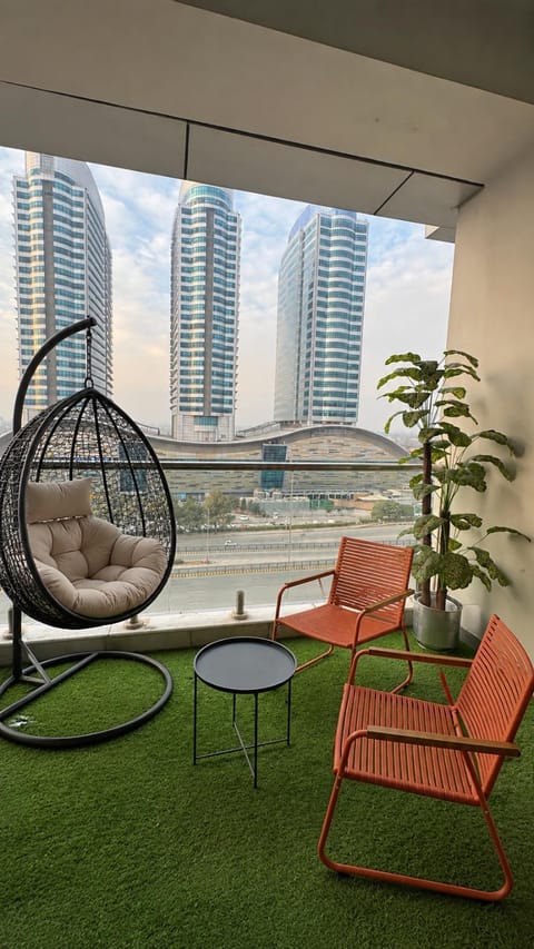 Day, Living room, Seating area