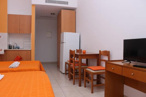 TV and multimedia, Kitchen or kitchenette, Dining area, Bedroom