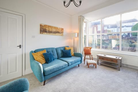 TV and multimedia, Living room, Seating area, heating, internet