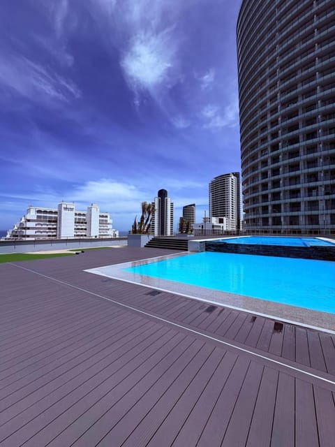 Property building, Day, Balcony/Terrace, City view, Pool view, Swimming pool