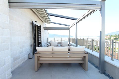 View (from property/room), Balcony/Terrace, Sea view
