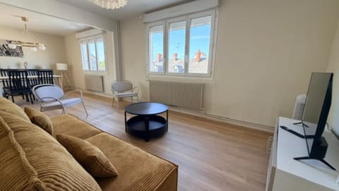 Property building, TV and multimedia, Living room, Seating area