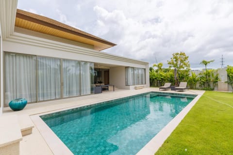 Property building, Garden, Swimming pool