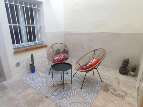 Patio, Living room, Seating area, washing machine, dryer