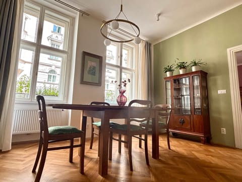 Dining area, kitchen