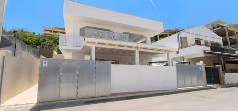 Property building, Facade/entrance, Off site