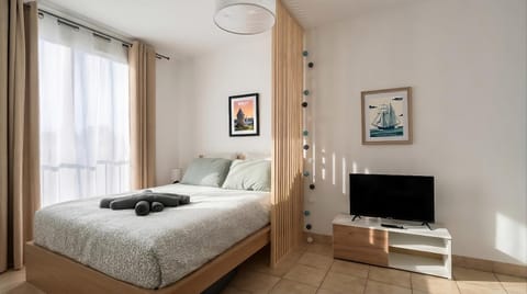 Communal lounge/ TV room, Bed, TV and multimedia, Photo of the whole room, Bedroom, towels