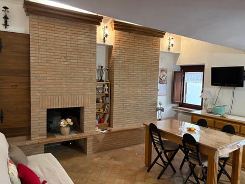 Communal lounge/ TV room, TV and multimedia, Living room, Dining area