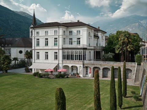 Property building, Nearby landmark, Natural landscape, Garden, Garden view, Mountain view