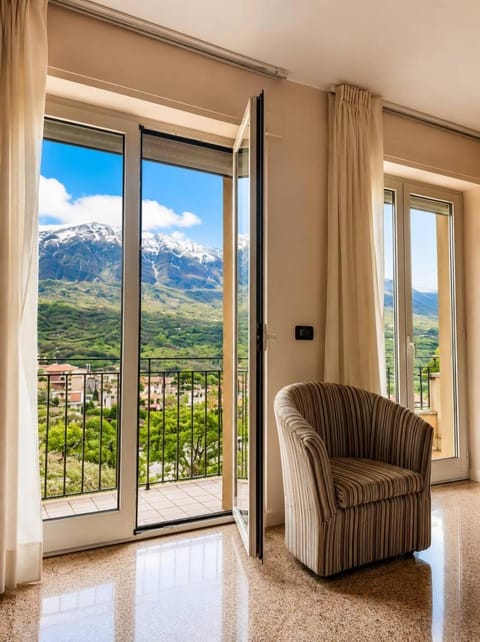 Bedroom, Mountain view