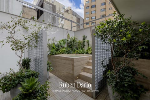 Property building, Hot Tub, View (from property/room), Balcony/Terrace, Seating area, City view