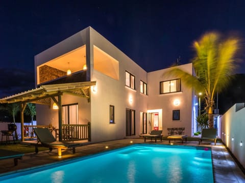 Property building, Pool view, Swimming pool
