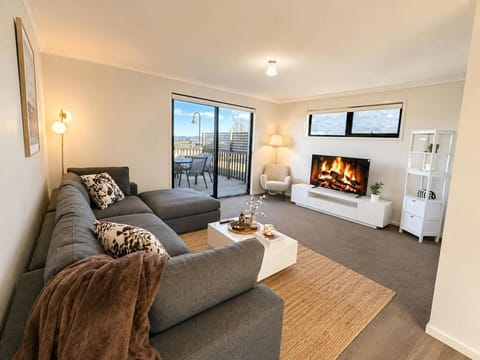 TV and multimedia, Living room, Photo of the whole room, Seating area
