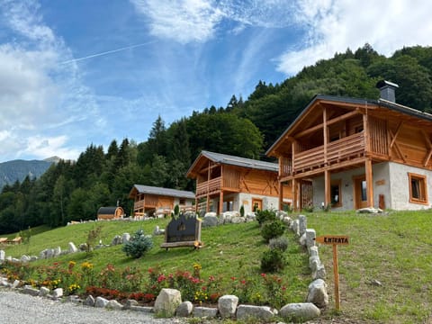 Property building, Facade/entrance, Natural landscape, Lobby or reception, Garden view, Mountain view