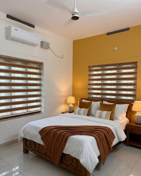 Bed, Photo of the whole room, Bedroom, towels, air conditioner
