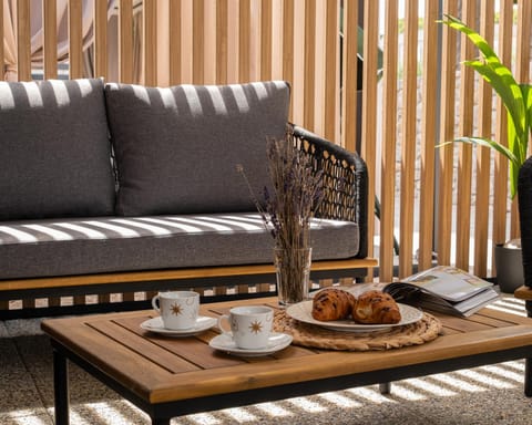 Food and drinks, Seating area
