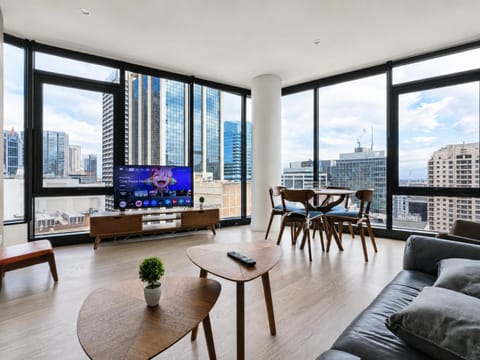 Communal lounge/ TV room, TV and multimedia, View (from property/room), Balcony/Terrace, Living room, Seating area, City view