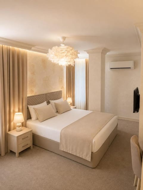 Bed, Photo of the whole room, Bedroom, air conditioner