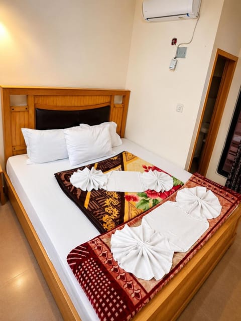 Bed, Bedroom, air conditioner