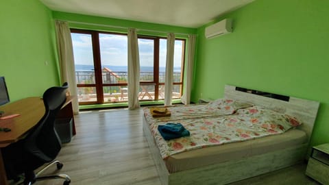 Bed, View (from property/room), Balcony/Terrace, Photo of the whole room, Bedroom, Sea view, towels, air conditioner