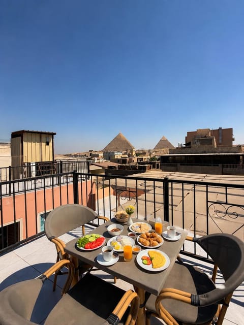 Patio, Restaurant/places to eat, Day, Natural landscape, View (from property/room), Balcony/Terrace, Food and drinks, Banquet/Function facilities, Dining area, Food, Mountain view, Breakfast, Continental breakfast, Lunch, Dinner