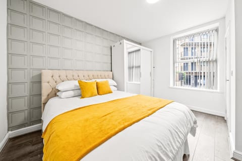Bed, Photo of the whole room, Bedroom, flat iron, hair dryier, heating, internet, wardrobe