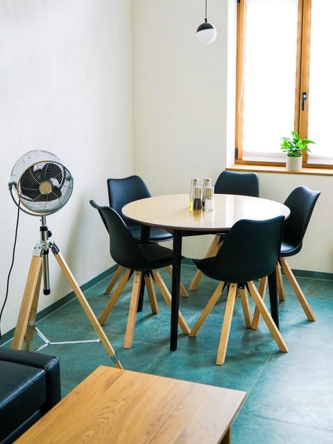 Seating area, Dining area