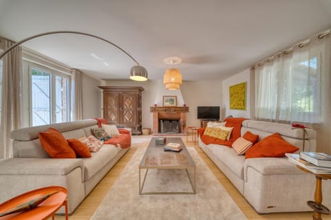 Communal lounge/ TV room, TV and multimedia, Living room, Seating area