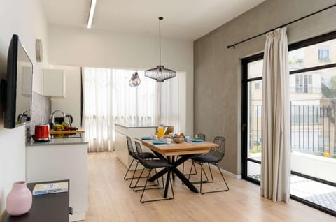 TV and multimedia, Kitchen or kitchenette, Dining area
