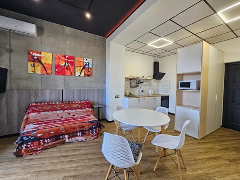 Kitchen or kitchenette, Living room, Photo of the whole room, Seating area, Dining area, oven, pet friendly, stove