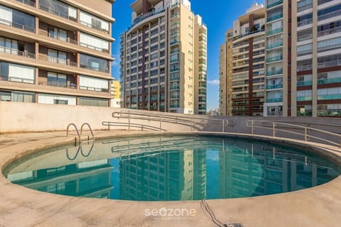 City view, Area and facilities, Swimming pool