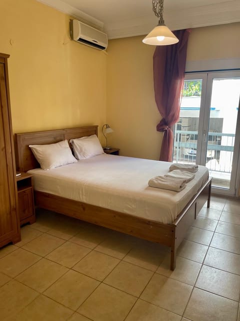 Bed, Photo of the whole room, Bedroom, towels, air conditioner
