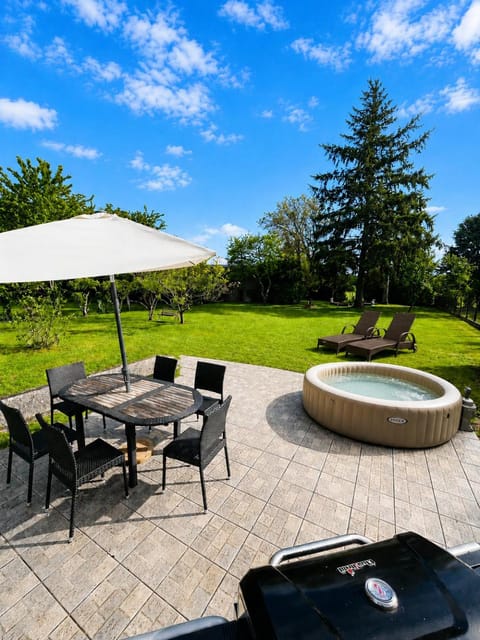 Patio, Garden, Garden, Hot Tub, Balcony/Terrace, sunbed