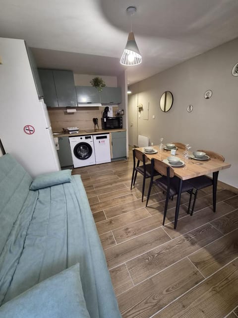 Coffee/tea facilities, Kitchen or kitchenette, Living room, Dining area, dishwasher, oven, pet friendly, stove, toaster, washing machine